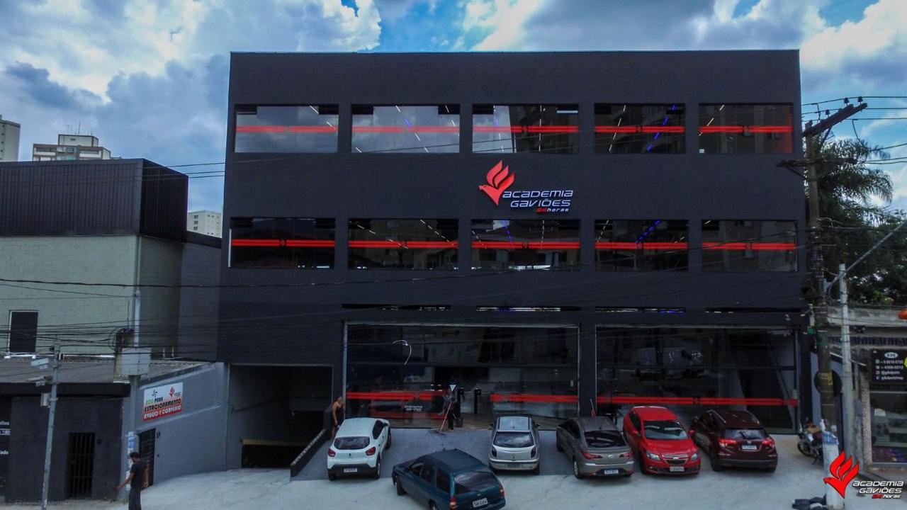 Academia Gaviões 24h - fachada do prédio comercial entregue pela RGK